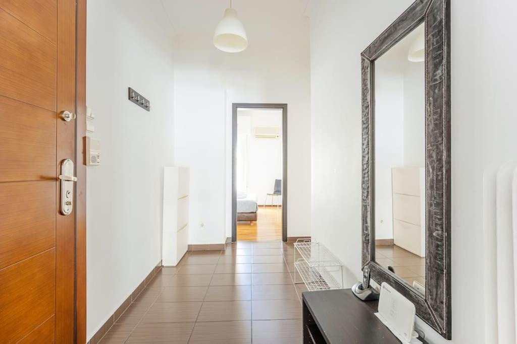 Apartment In The Middle Of Everything Athens Exterior photo